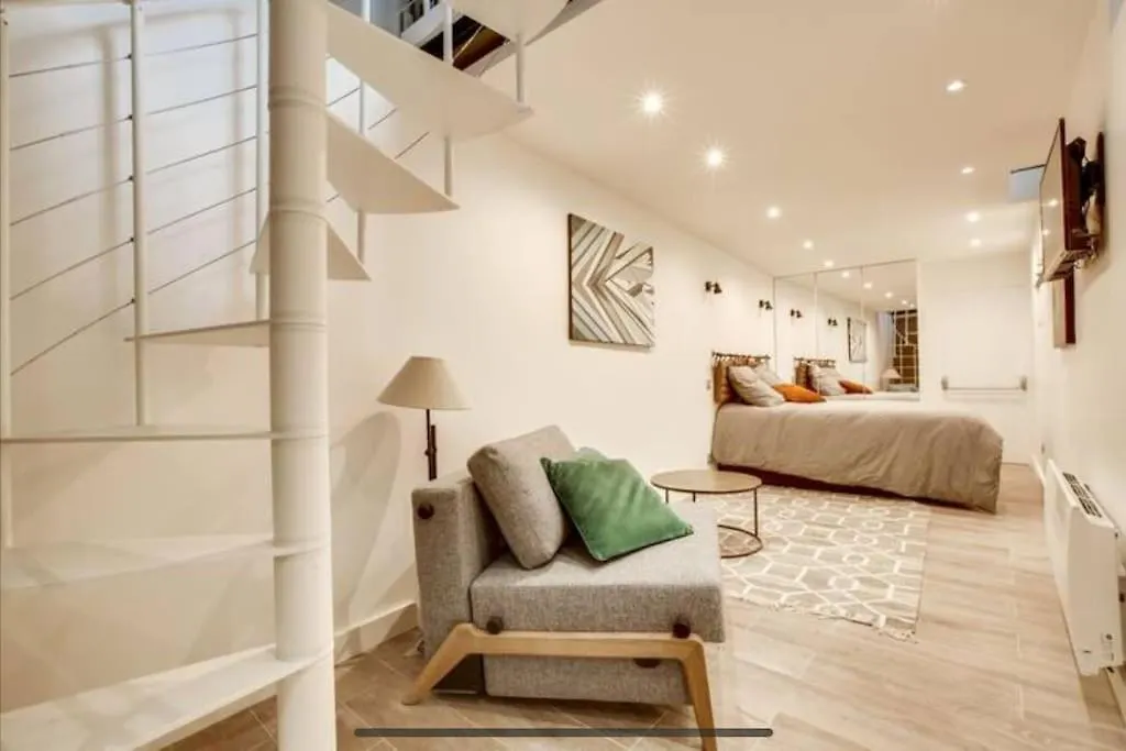 03 Tour Eiffel Appartement Pour 7 Personnes Paris 0*,  France
