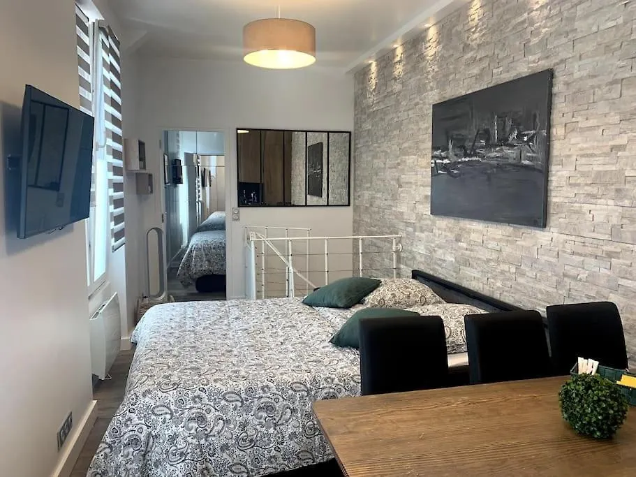 03 Tour Eiffel Appartement Pour 7 Personnes Paris Apartment